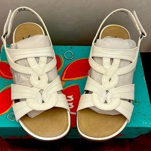 Yuu Marie white sandals